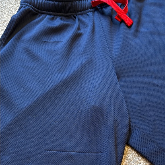 8-year-old Boy’s Clothes Bundle (10 pieces) - Picture 16 of 17